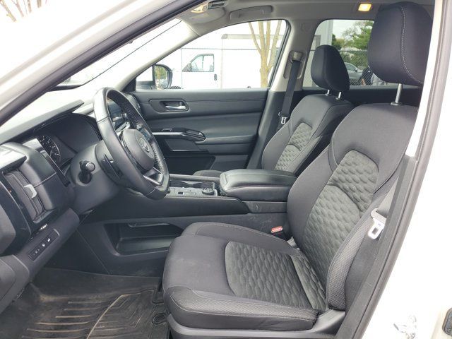 Certified 2022 Nissan Pathfinder SV w/ SV Premium Package AWD/4WD image 5