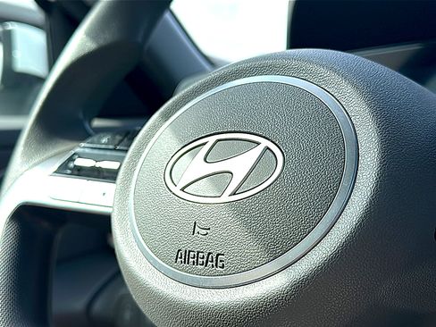 Used 2024 Hyundai Elantra SEL image 30