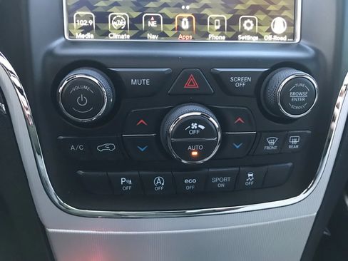 Used 2018 Jeep Grand Cherokee Limited image 27