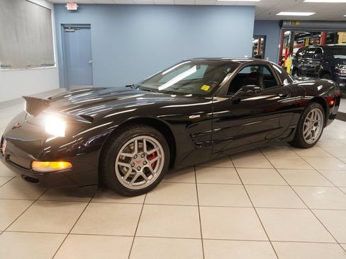 Used 2002 Chevrolet Corvette Z06 w/ Memory Pkg RWD image 2