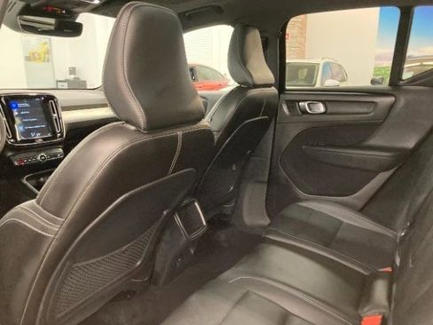 Used 2019 Volvo XC40 T5 Momentum AWD/4WD image 11