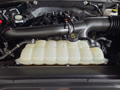 Used 2025 Ford Expedition Platinum image 27