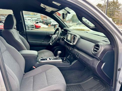 Used 2016 Toyota Tacoma TRD Sport w/ Exterior Package image 13