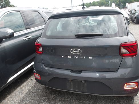 Certified 2024 Hyundai Venue SEL FWD image 2