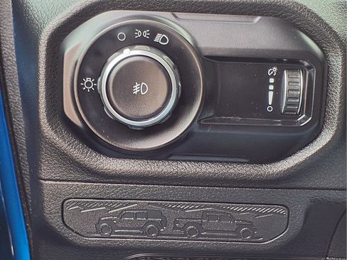 Used 2025 Jeep Wrangler Sport image 19