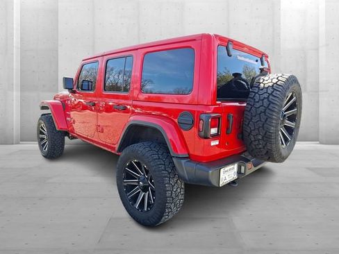 Used 2019 Jeep Wrangler Unlimited Sahara w/ Uconnect 4C Nav & Sound Group AWD/4WD image 4