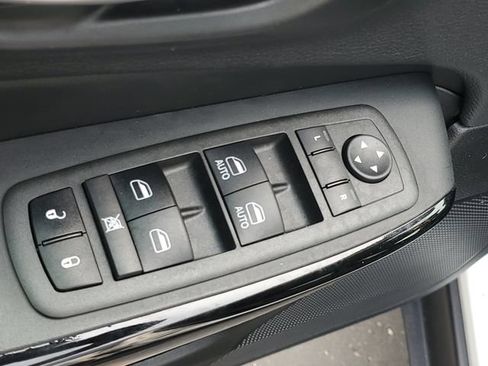 Used 2022 Jeep Cherokee Latitude Lux w/ Comfort/Safety Group AWD/4WD image 17