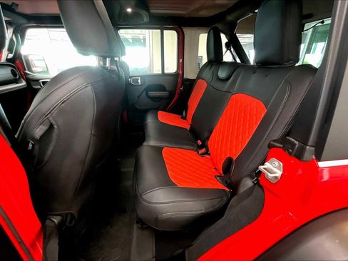 Used 2024 Jeep Wrangler Unlimited Rubicon w/ XTREMEE 35" Tire Package image 18