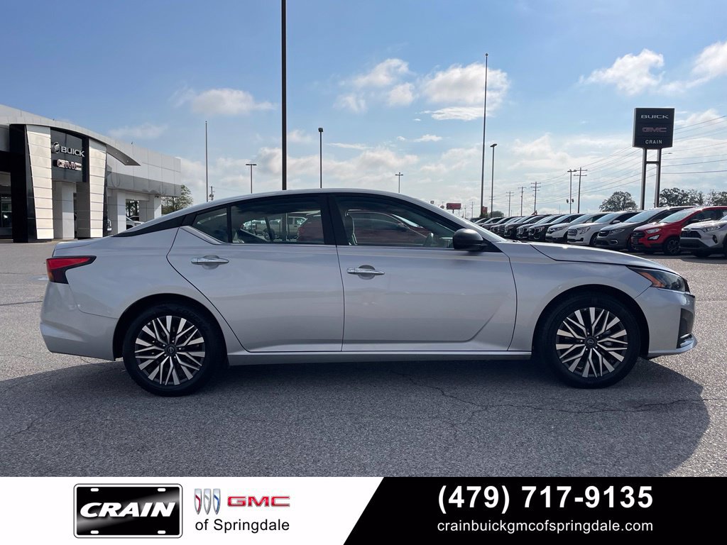 Used 2025 Nissan Altima 2.5 SV FWD image 8