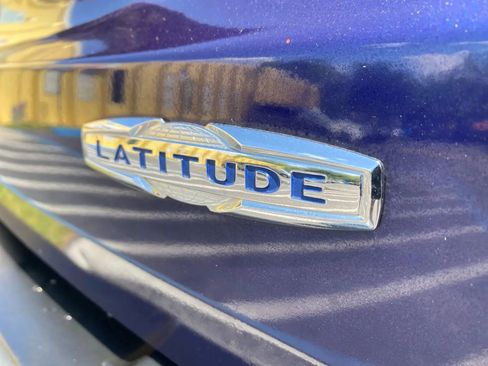 Used 2016 Jeep Renegade Latitude FWD image 12