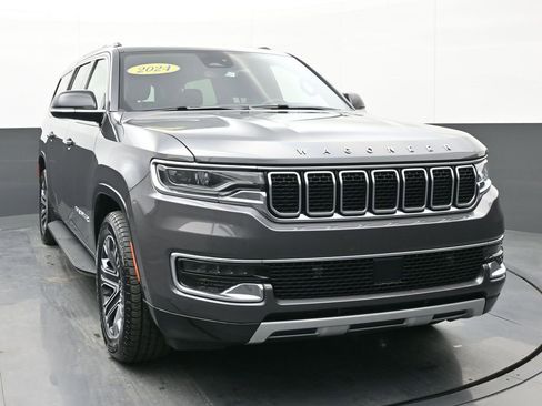 Used 2024 Jeep Wagoneer L Series II w/ Flexible Seating Group image 8