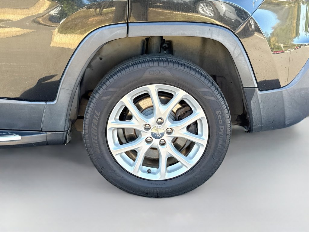 Used 2014 Jeep Cherokee Limited w/ Luxury Group FWD image 40
