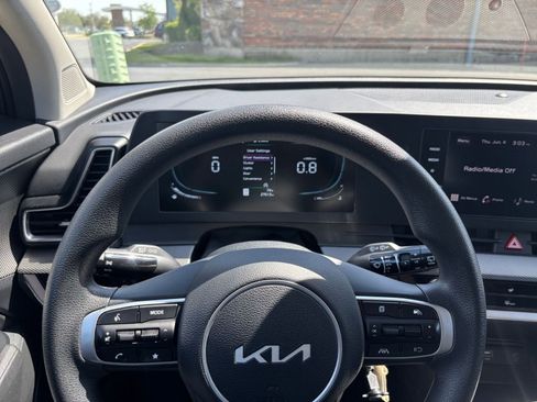 Used 2025 Kia Sportage LX FWD image 33