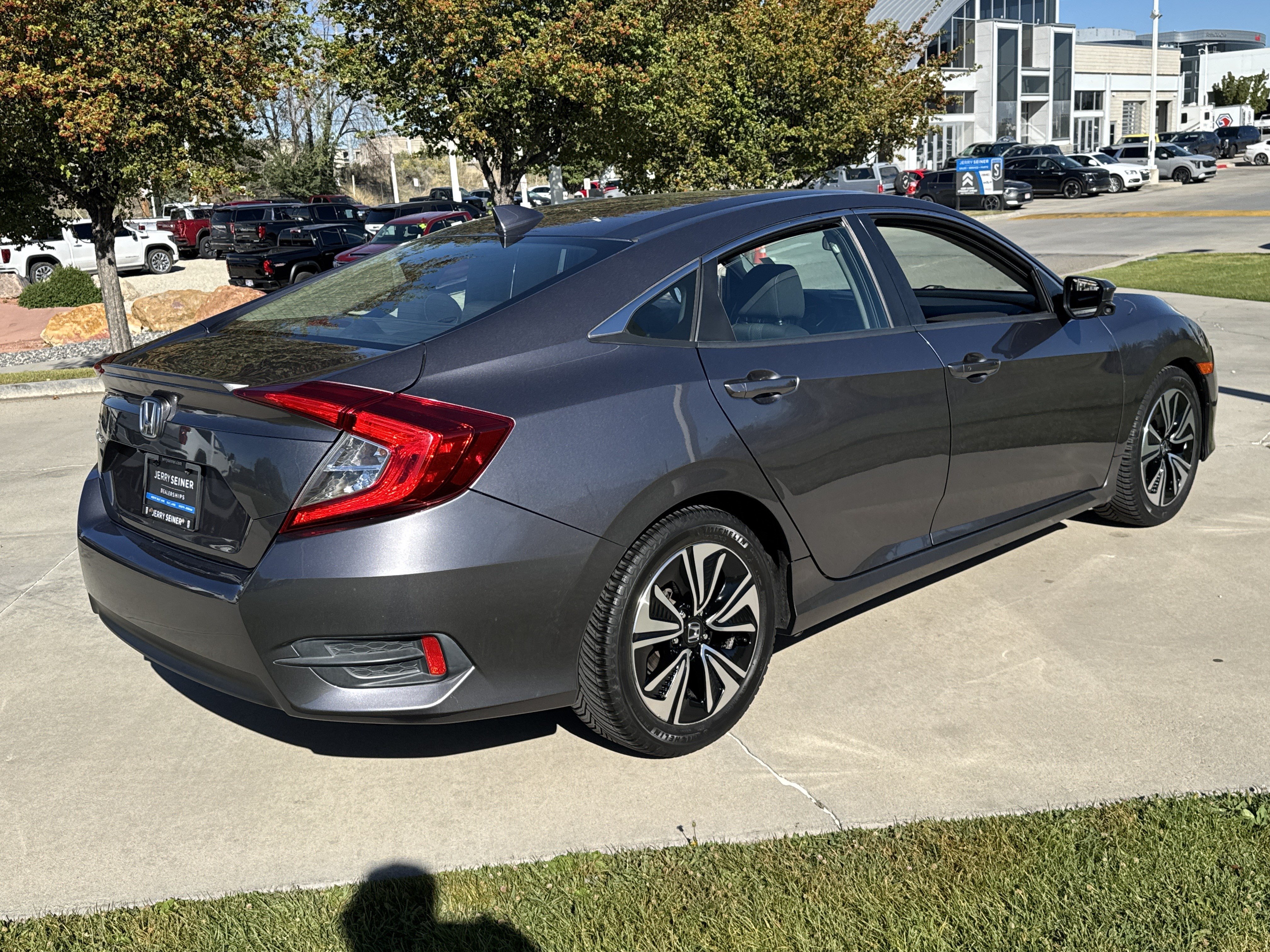 Used 2017 Honda Civic EX-T image 7