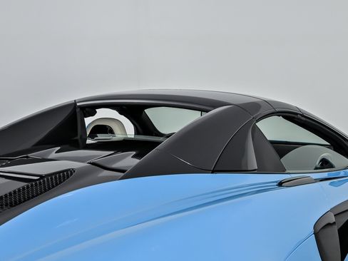 Used 2018 McLaren 570S Spider image 21