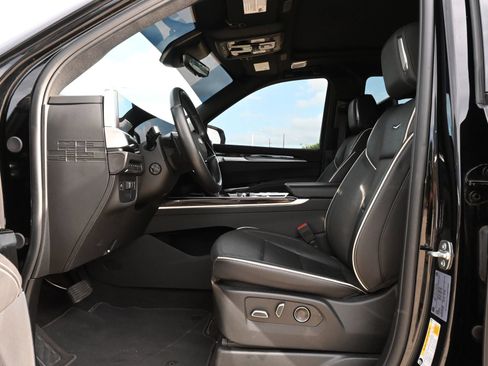 Certified 2025 Cadillac Escalade Premium Luxury w/ Touring Package AWD/4WD image 19