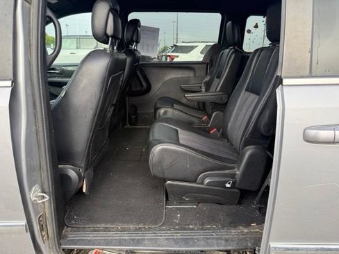 Used 2015 Chrysler Town & Country S FWD image 16