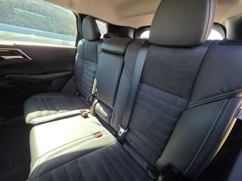 Used 2023 Mitsubishi Outlander SE AWD/4WD image 9