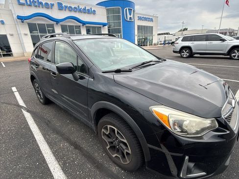 Used 2017 Subaru Crosstrek 2.0i Premium AWD/4WD image 5