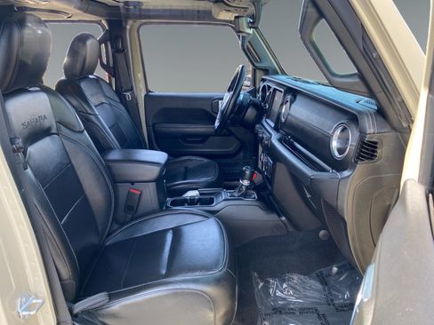 Used 2022 Jeep Wrangler Unlimited Sahara w/ Cold Weather Group AWD/4WD image 15