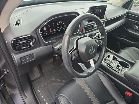 Used 2023 Honda Pilot Touring image 18