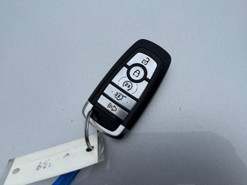 Used 2020 Ford Explorer XLT w/ Equipment Group 202A image 31