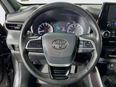 Used 2023 Toyota Highlander XSE AWD/4WD image 12