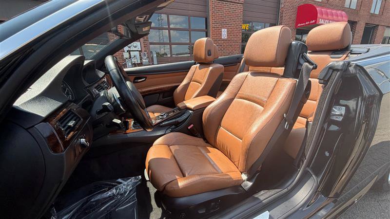 Used 2011 BMW 335i Convertible RWD image 18