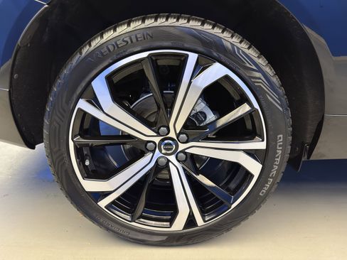 Used 2024 Volvo XC60 B5 Ultimate w/ Protection Package Premier image 9