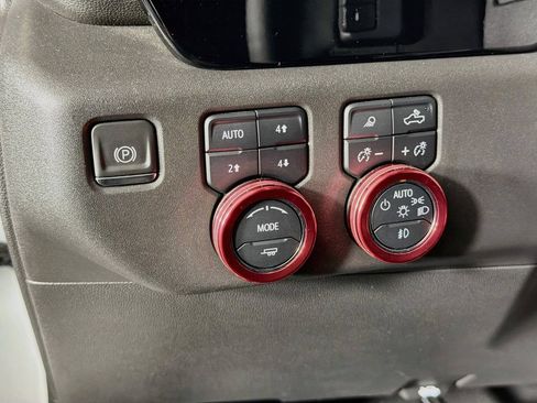 Used 2024 Chevrolet Silverado 1500 LT Trail Boss w/ LT Trail Boss Premium Package AWD/4WD image 34