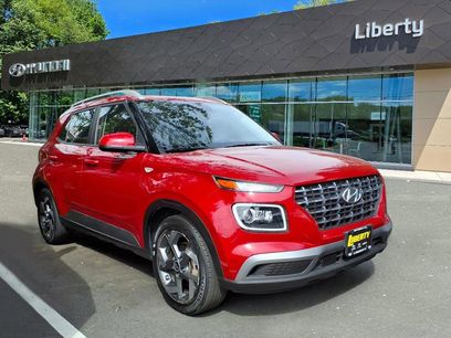 Certified 2022 Hyundai Venue Limited w/ Cargo Package