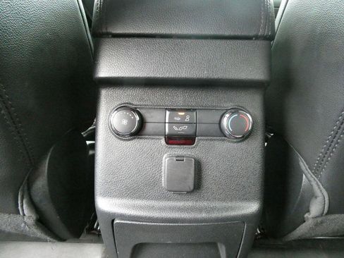 Used 2018 Ford Explorer XLT w/ Equipment Group 202A FWD image 21