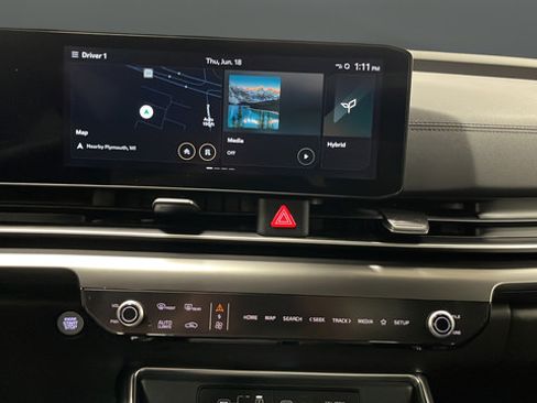 Used 2025 Kia Carnival SX w/ SX Dark Edition Package FWD image 13