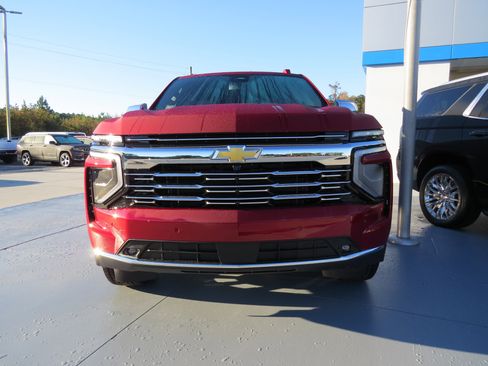 New 2026 Chevrolet Suburban Premier image 3