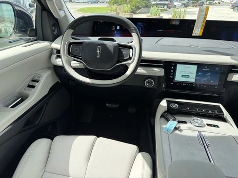New 2026 Lincoln Navigator Reserve AWD/4WD image 24