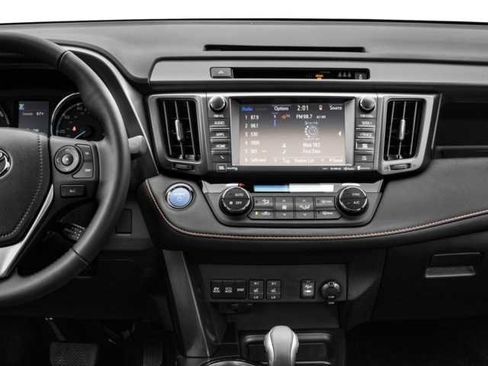 Used 2018 Toyota RAV4 SE AWD/4WD image 7