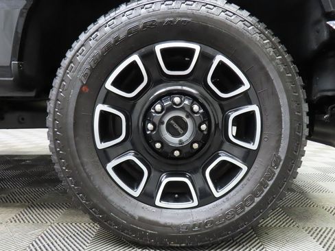 Used 2025 Ford F350 Platinum w/ FX4 Off-Road Package image 8