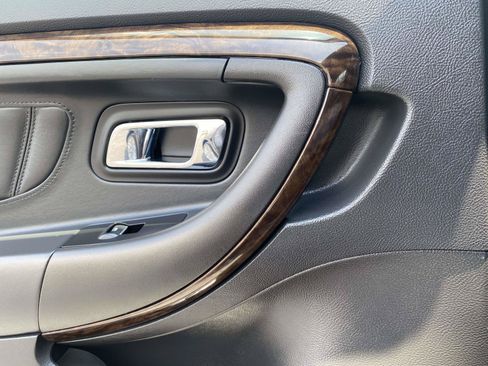 Used 2015 Ford Taurus Limited FWD image 14
