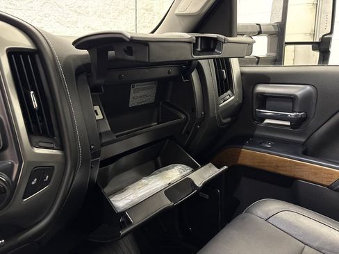 Used 2018 Chevrolet Silverado 1500 LTZ w/ LTZ Plus Package AWD/4WD image 27