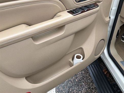 Used 2010 Cadillac Escalade ESV Premium RWD image 51