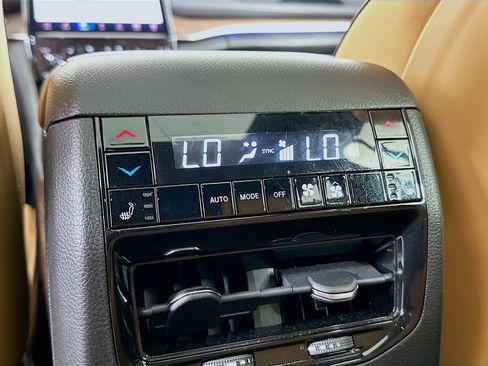 Used 2022 Jeep Grand Cherokee Summit w/ Luxury Tech Group V image 28