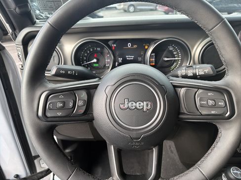 Used 2023 Jeep Wrangler Unlimited w/ Sun & Screen Package AWD/4WD image 14