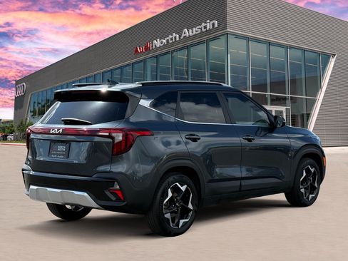Used 2024 Kia Seltos EX FWD image 7