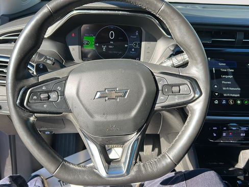 Used 2022 Chevrolet Bolt EUV LT w/ Comfort Package image 12