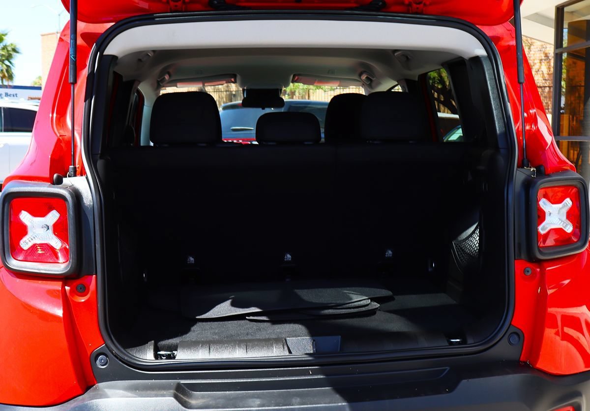 Used 2019 Jeep Renegade Latitude FWD image 24