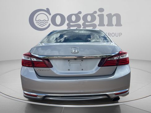 Used 2016 Honda Accord EX image 4