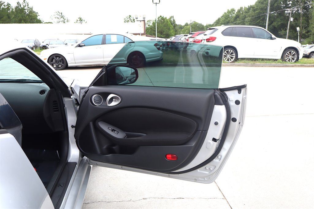 Used 2012 Nissan 370Z Coupe RWD image 28