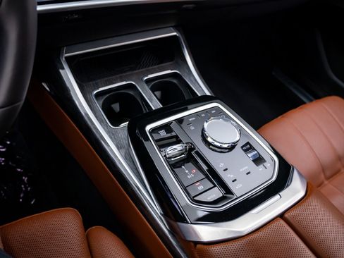 Used 2025 BMW 760i xDrive AWD/4WD image 13