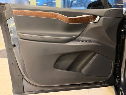 Used 2017 Tesla Model X 90D image 18