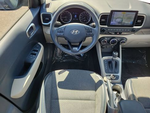 Used 2020 Hyundai Venue FWD image 12
